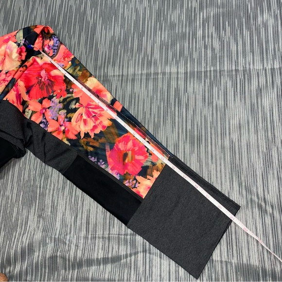 Joy Lab NWOT! Capri Active Black/Multi Floral Print Legging Size M - Picture 13 of 13